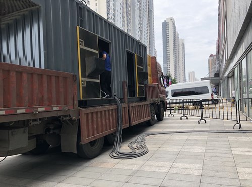 双塔低温环境下，柴油发电机组电池充满电的具体时间受哪些因素影响？
