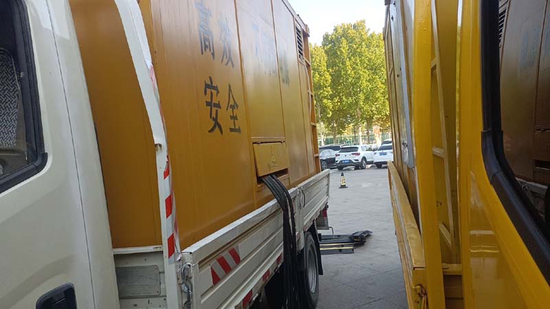 双塔如何判断柴油发电机组和UPS电源的切换时间是否符合要求？